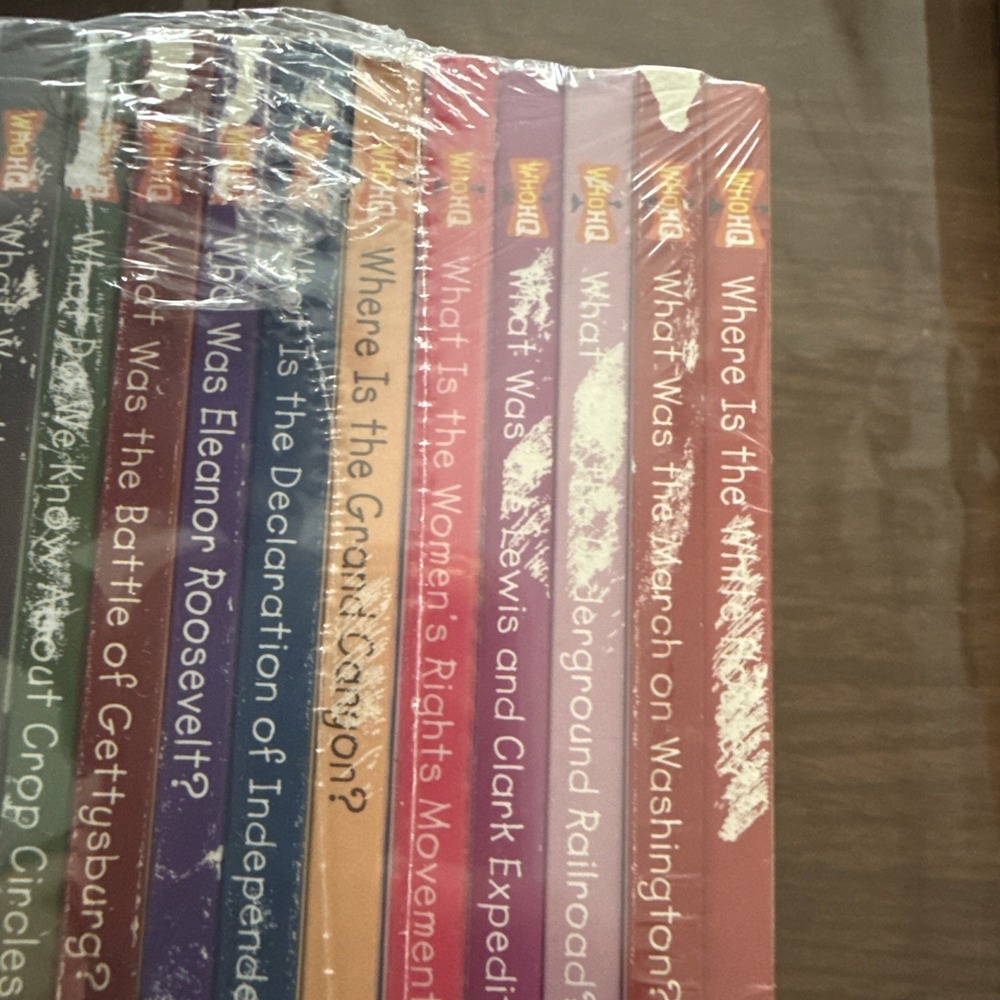 Who HQ 20 Book Lot - Picture 8 of 11